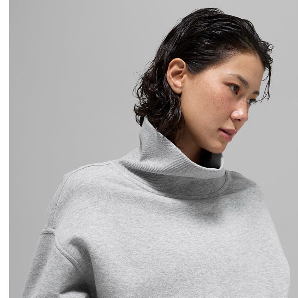 ALO Yoga Gray Turtleneck Sweater